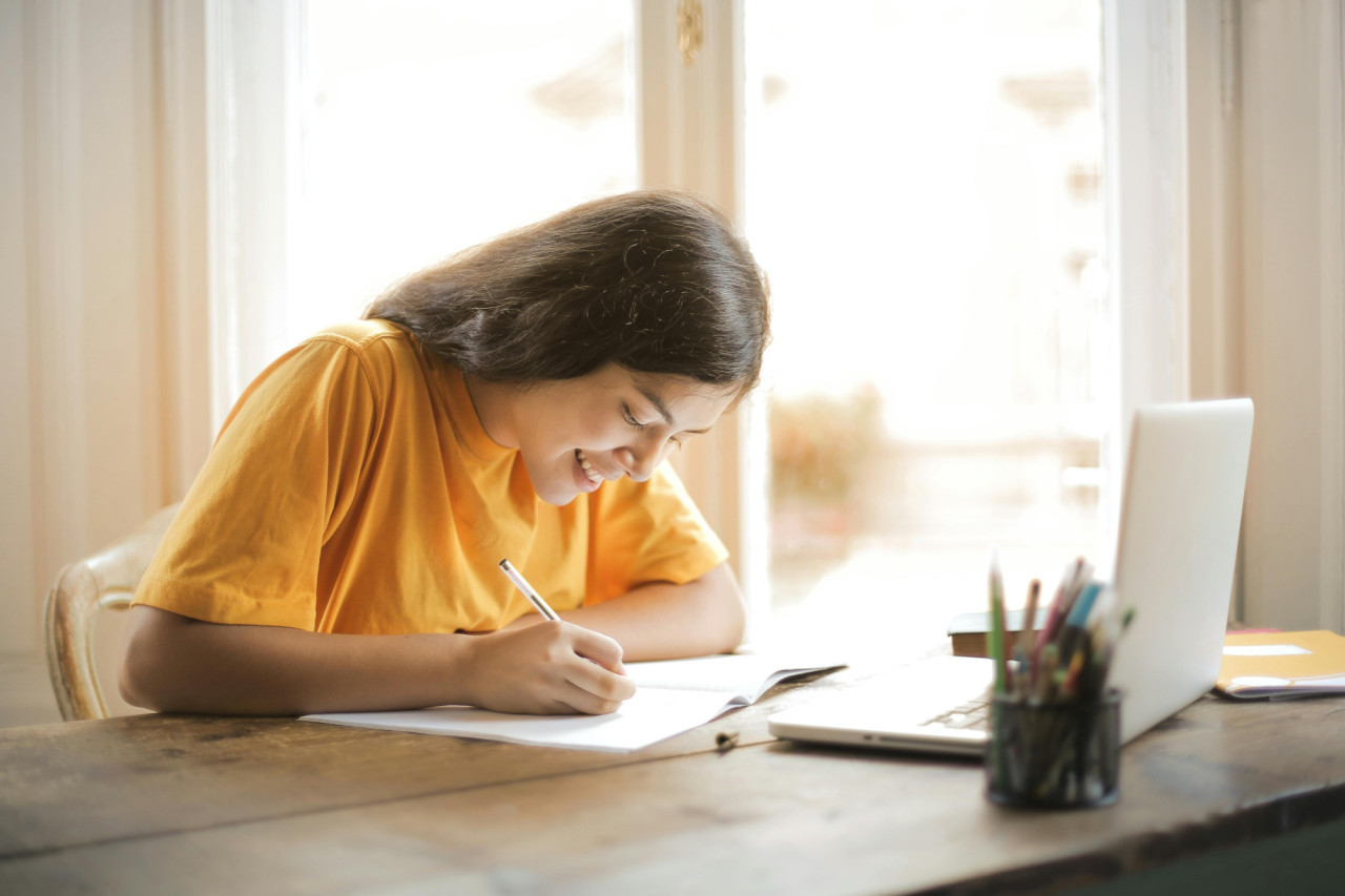 dekoratives Bild zur Seite Fachsprachen-Prüfung Pflege B2 | Copyright: pexels: Andrea Piacquadio