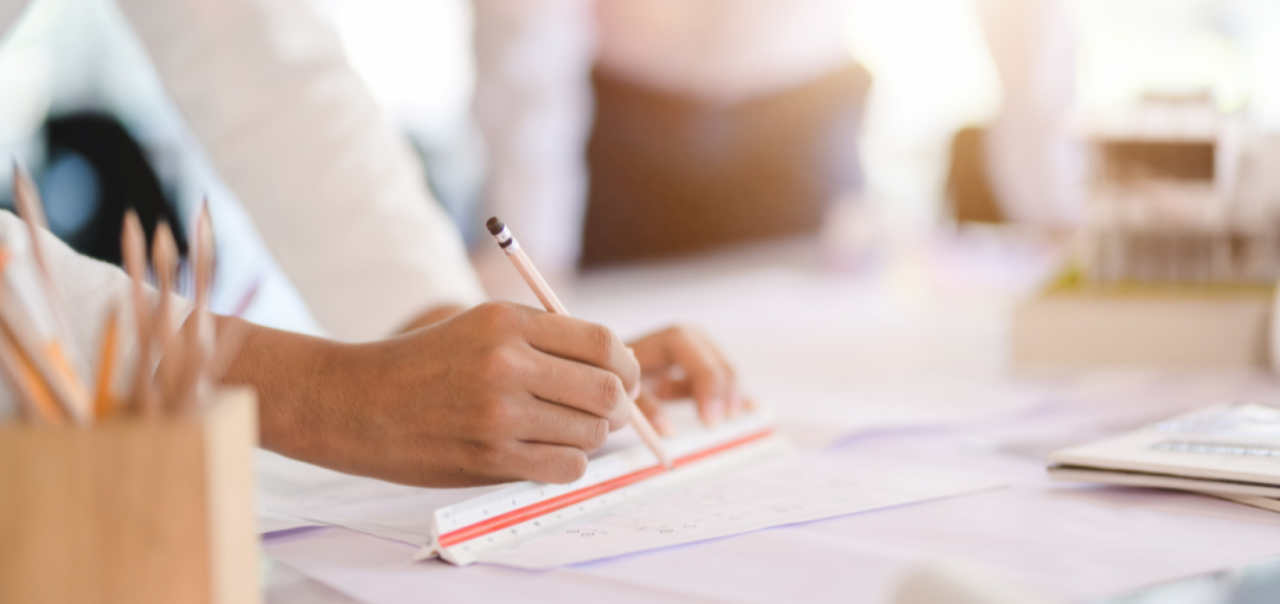 dekoratives Bild zur Seite Kenntnisprüfungen nach PflBG | Copyright: canva: pexels